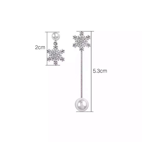 Platinum Plated Snowflake ❄️ Pearl Drop Earrings - Picture 4 of 5